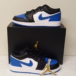 Air Jordans 1 Low/white-royal blue-black-white/6y=7.5womens/553560-140